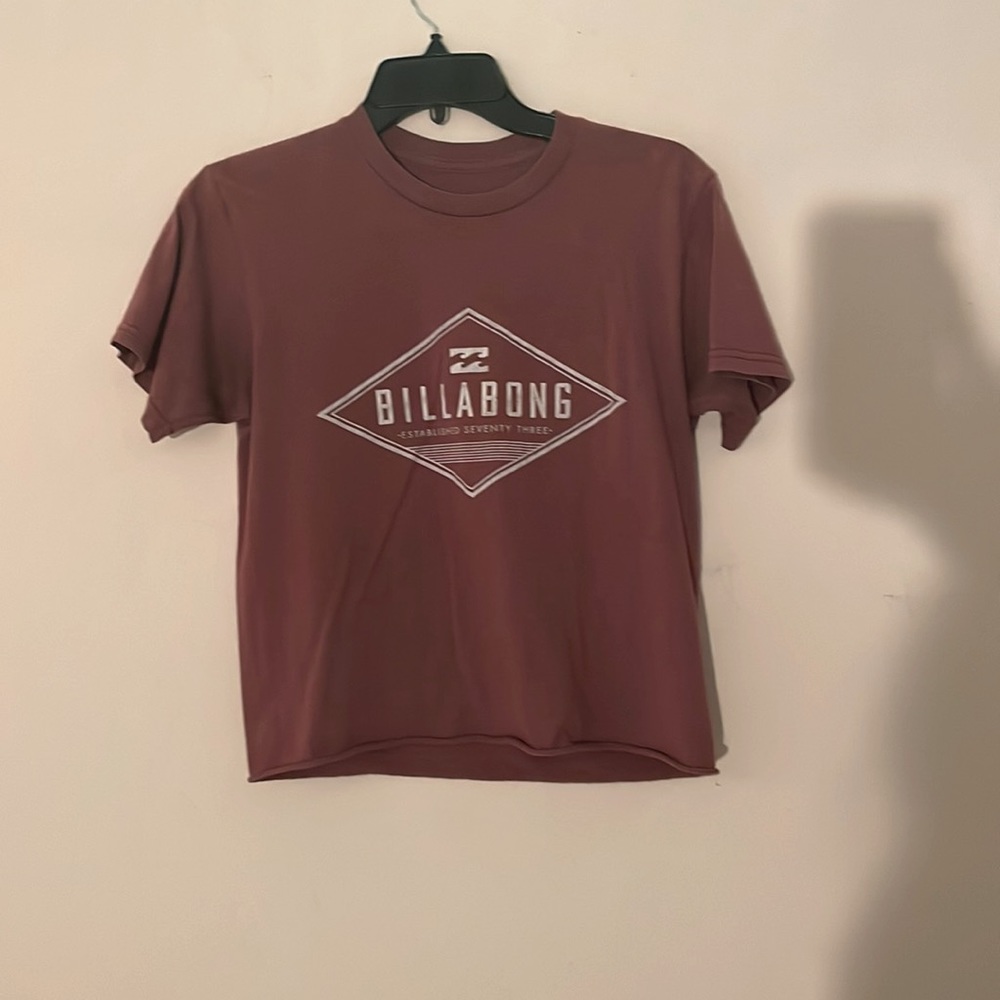 Maroon billabong t-shirt, medium